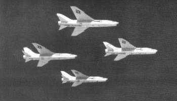 VF-11 F8U Formation 